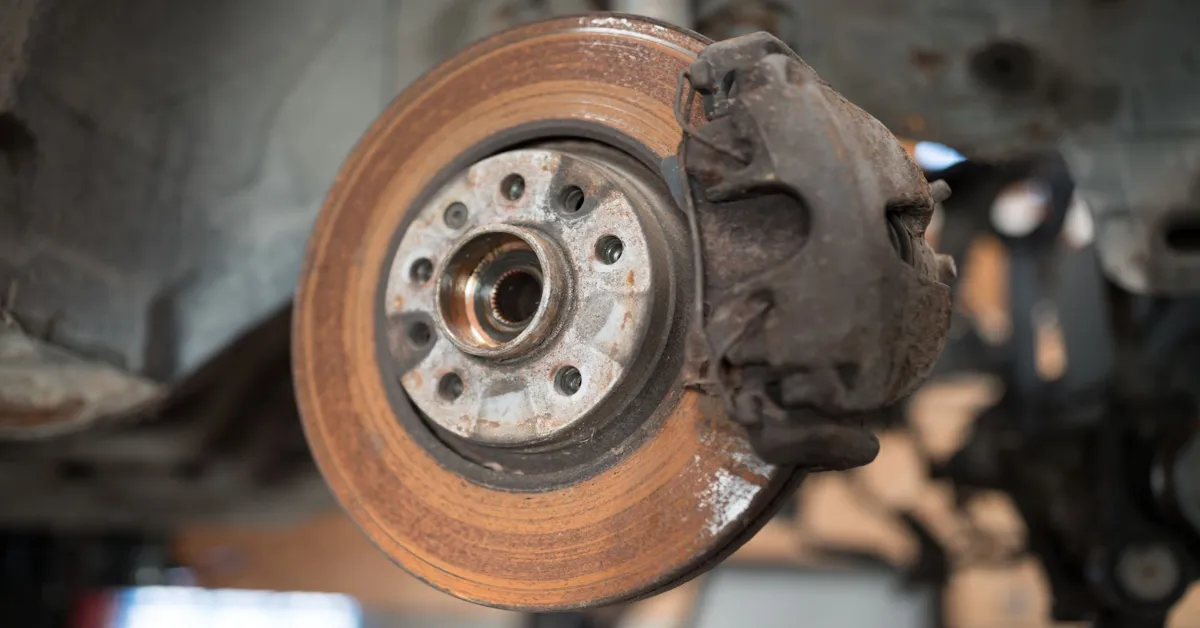 can dirt cause brakes to squeak